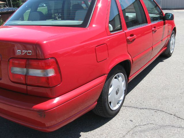 1999 Volvo S70 Base