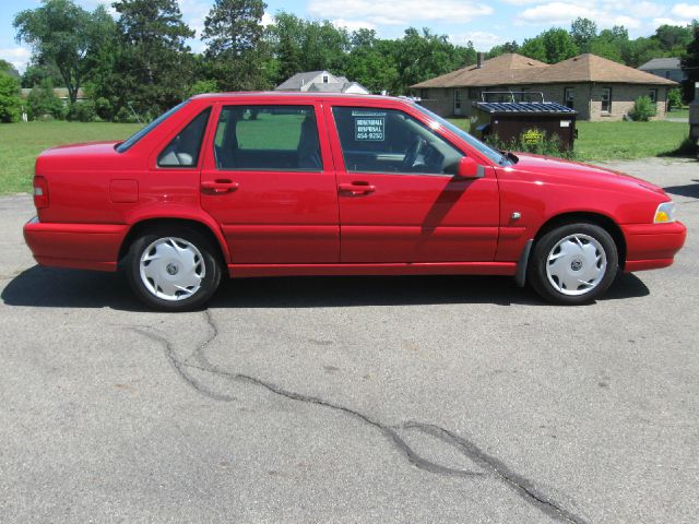 1999 Volvo S70 Base