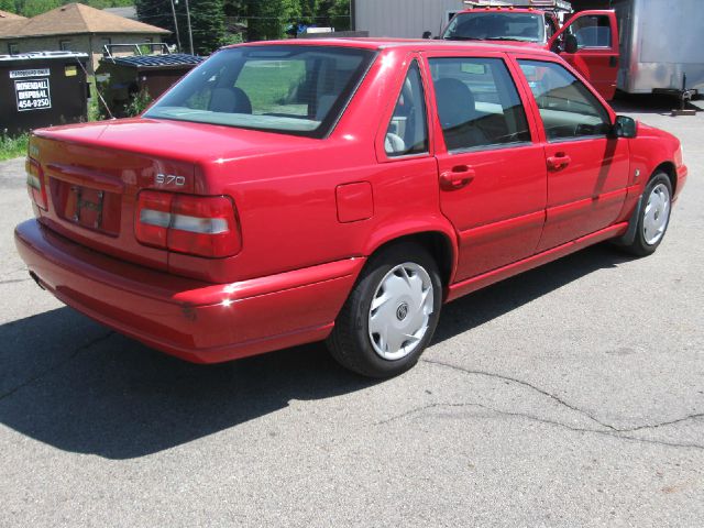 1999 Volvo S70 Base