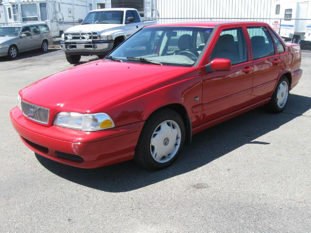 1999 Volvo S70 Base