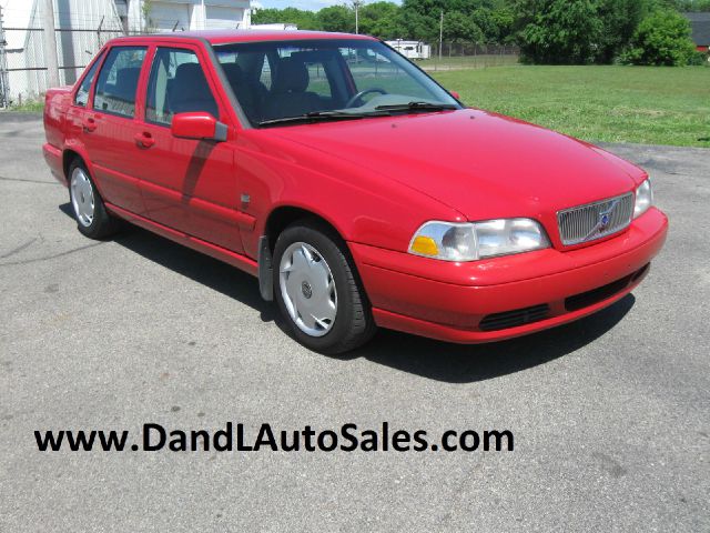 1999 Volvo S70 Base