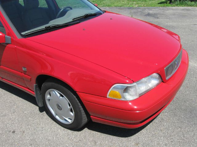 1999 Volvo S70 Base