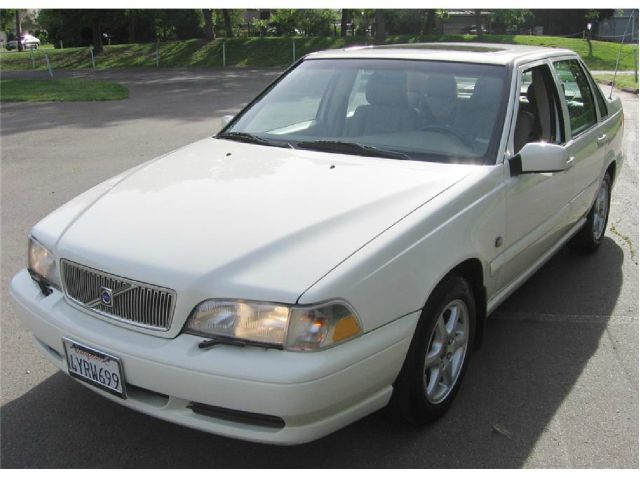 1999 Volvo S70 Base