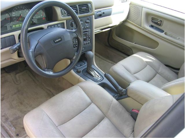 1999 Volvo S70 Base