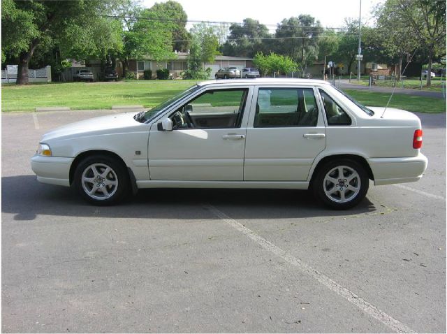 1999 Volvo S70 Base