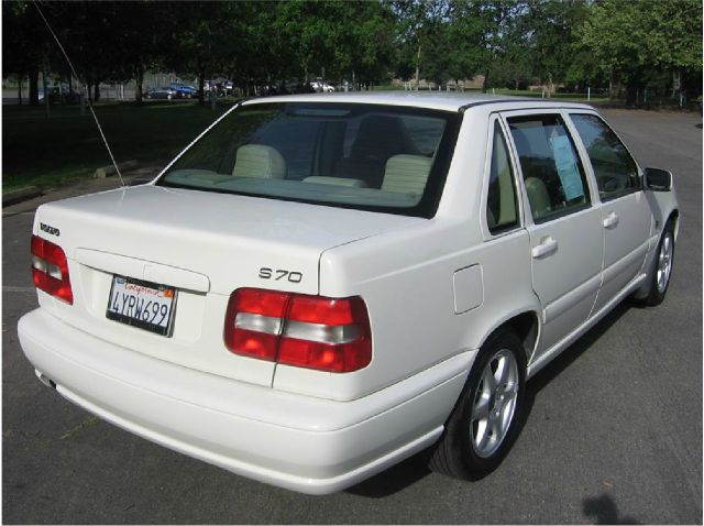 1999 Volvo S70 Base