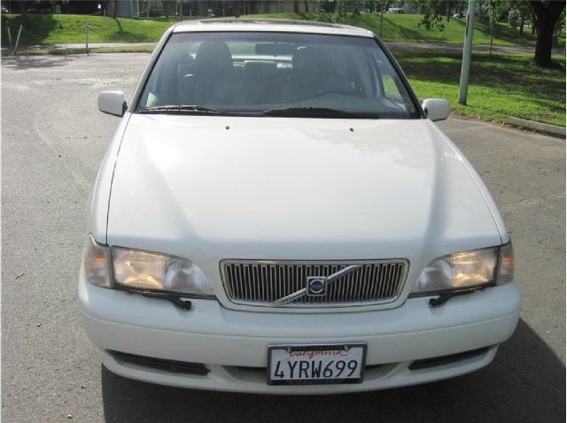 1999 Volvo S70 Base