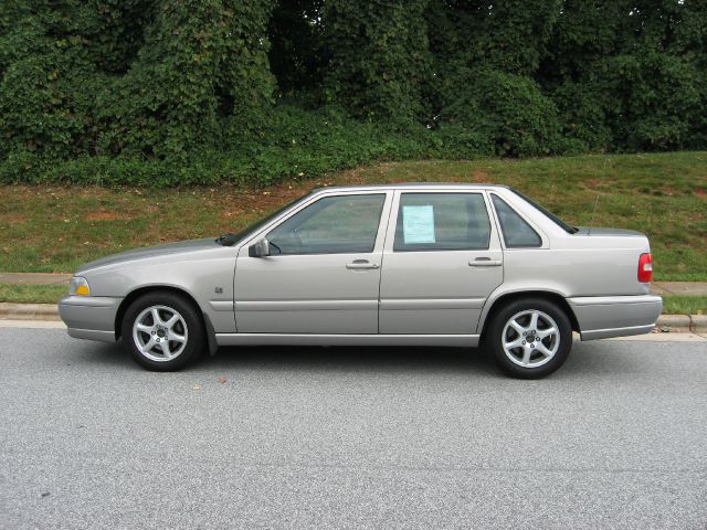 1999 Volvo S70 Base