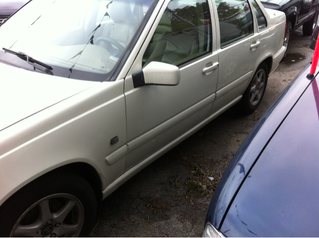 1999 Volvo S70 Base