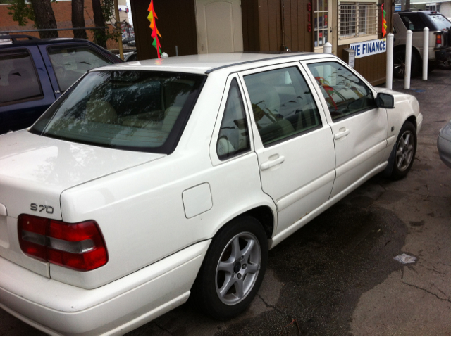 1999 Volvo S70 Base