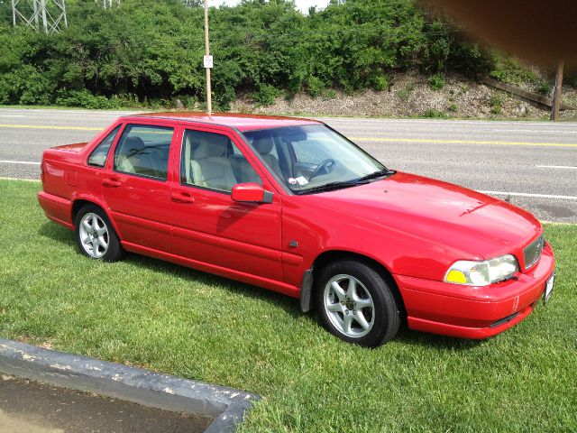 1999 Volvo S70 Base