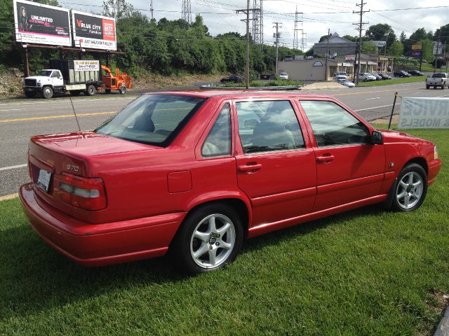 1999 Volvo S70 Base