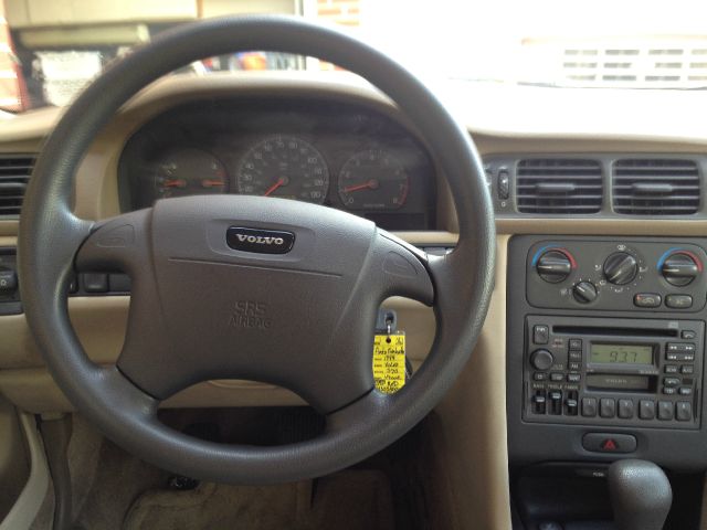 1999 Volvo S70 Base