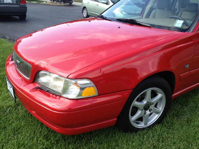 1999 Volvo S70 Base