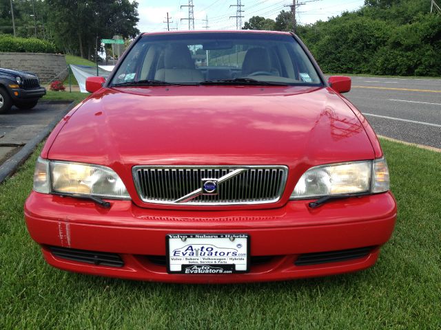 1999 Volvo S70 Base