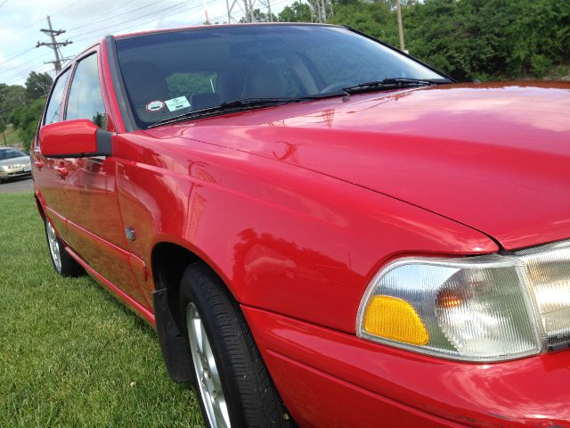 1999 Volvo S70 Base