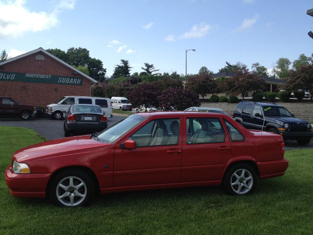 1999 Volvo S70 Base