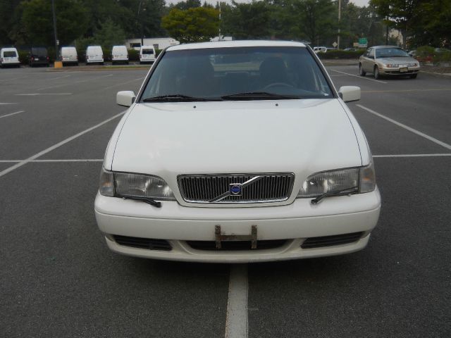 1999 Volvo S70 Base