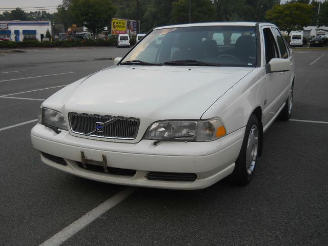 1999 Volvo S70 Base