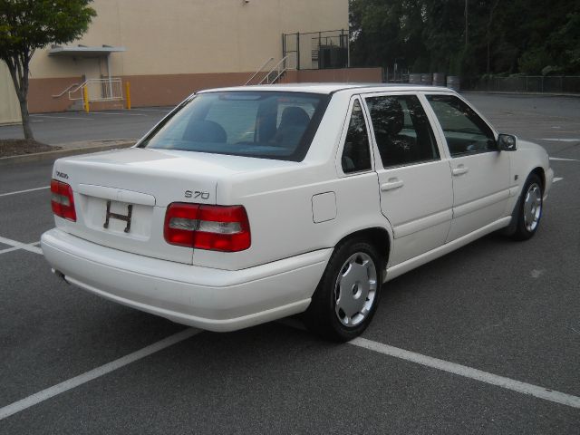 1999 Volvo S70 Base