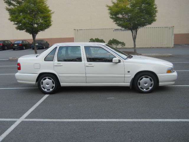 1999 Volvo S70 Base