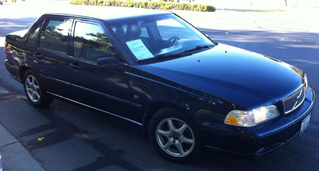 1999 Volvo S70 Base