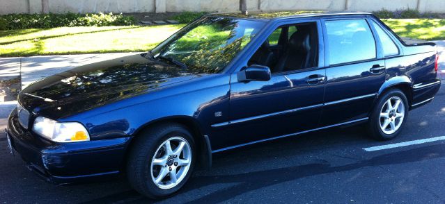 1999 Volvo S70 Base