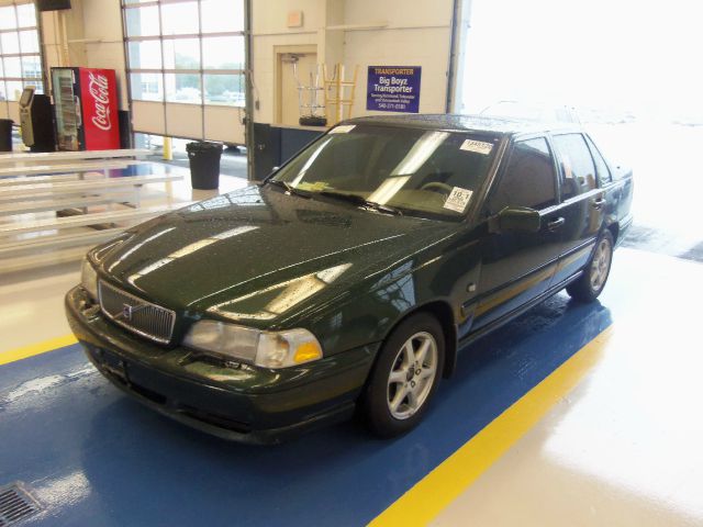 2000 Volvo S70 Base