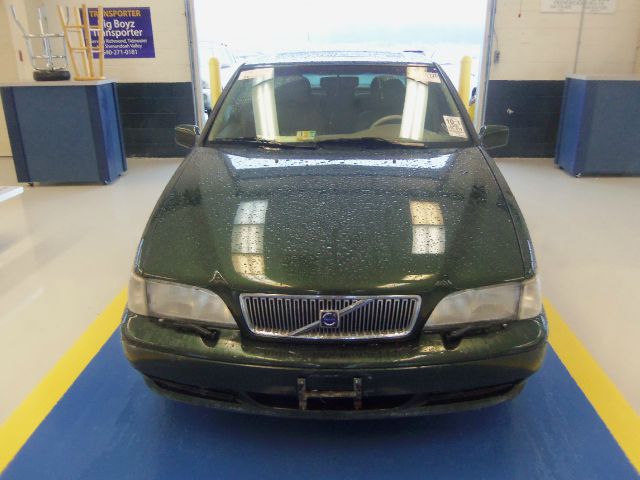 2000 Volvo S70 Base