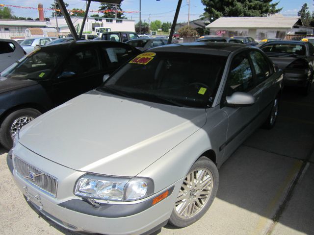 2000 Volvo S80 LE 4x4 SUV