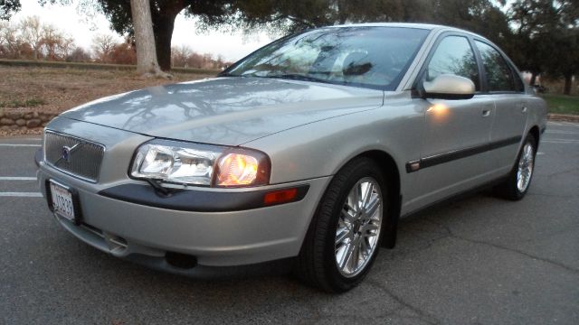 2000 Volvo S80 LE 4x4 SUV