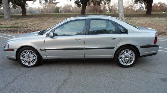 2000 Volvo S80 LE 4x4 SUV