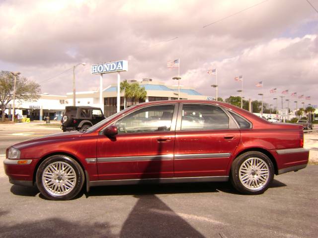 2001 Volvo S80 LE 4x4 SUV