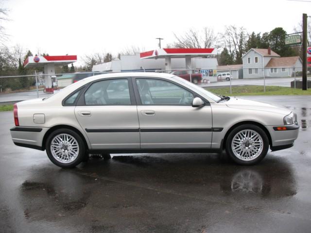 2001 Volvo S80 LE 4x4 SUV