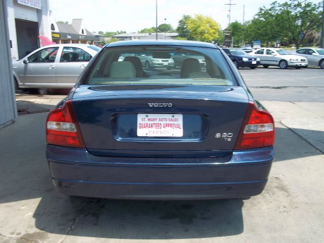 2002 Volvo S80 LE 4x4 SUV