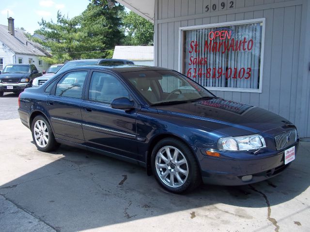 2002 Volvo S80 LE 4x4 SUV