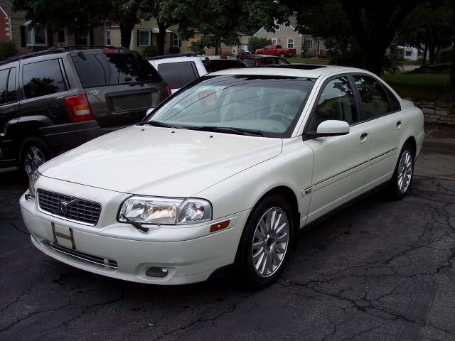 2004 Volvo S80 LE 4x4 SUV