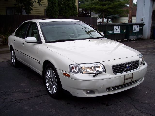 2004 Volvo S80 LE 4x4 SUV