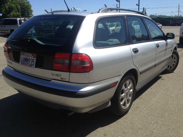 2000 Volvo V40 Base