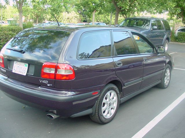 2000 Volvo V40 Base