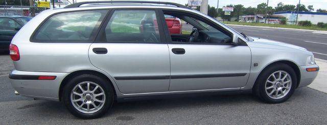 2001 Volvo V40 SE