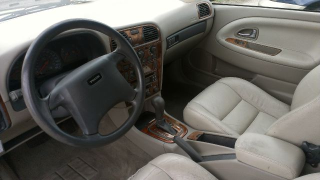 2001 Volvo V40 Base