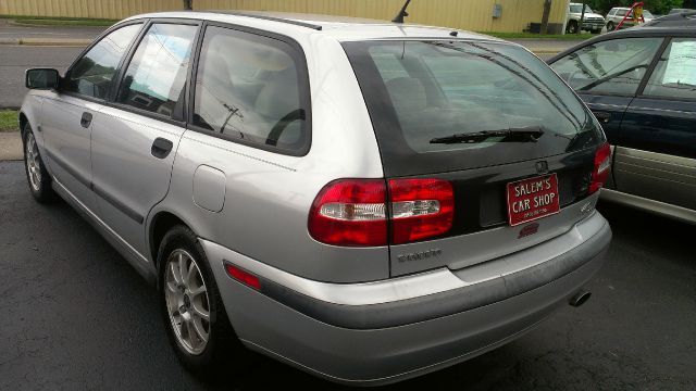 2001 Volvo V40 Base