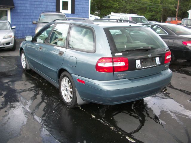 2003 Volvo V40 8