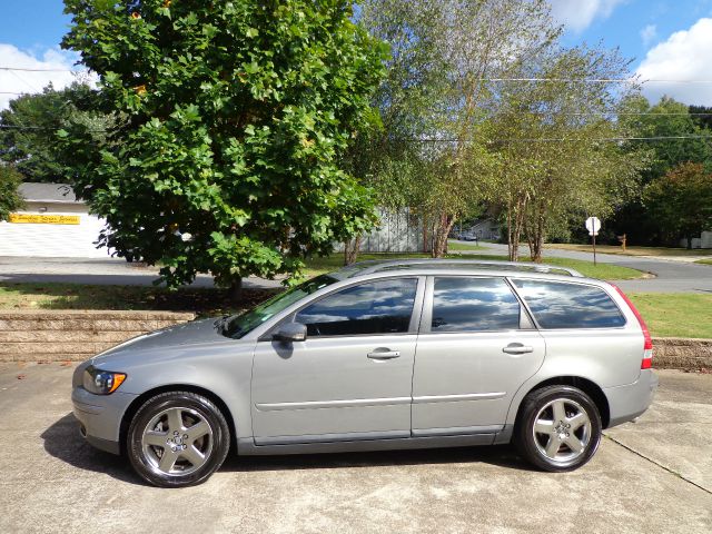 2005 Volvo V50 CREW CAB 153.0 WB SLE