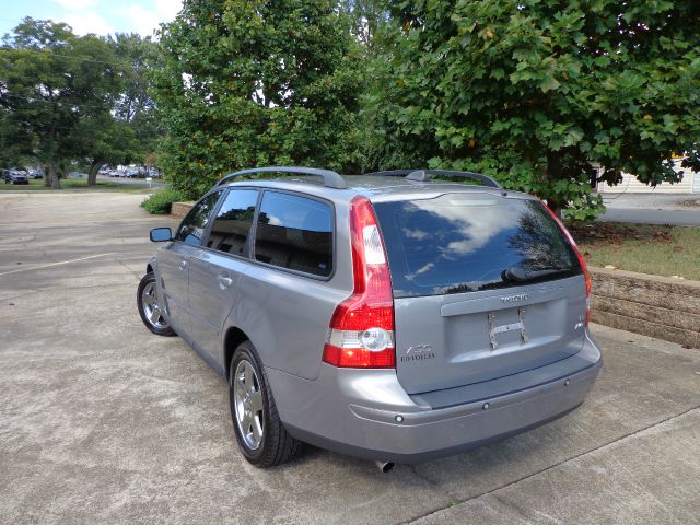 2005 Volvo V50 CREW CAB 153.0 WB SLE