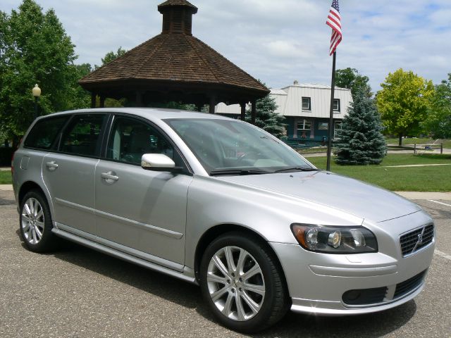 2006 Volvo V50 CREW CAB 153.0 WB SLE