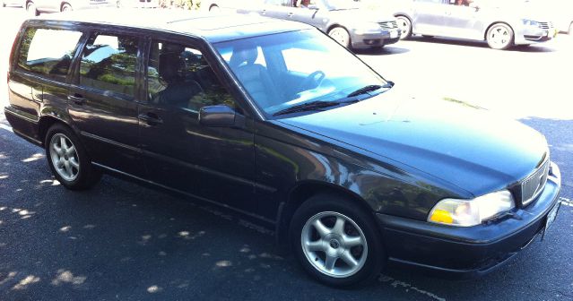 1998 Volvo V70 Base