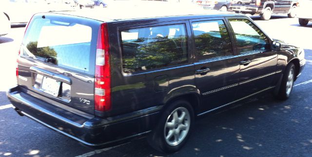 1998 Volvo V70 Base