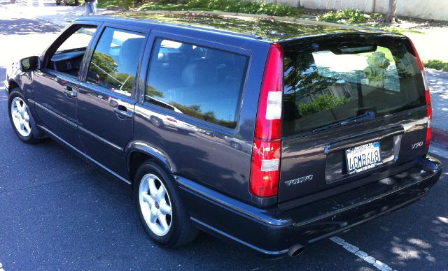 1998 Volvo V70 Base